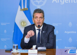 Sergio Massa dando anuncios