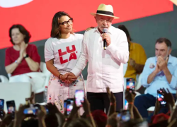 Lula da Silva junto a su esposa